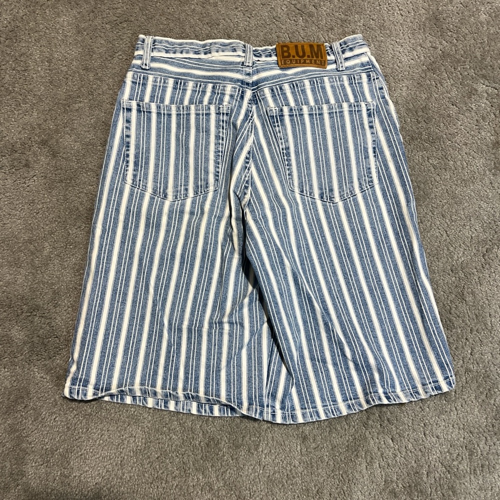 90s BUM Equipment pinstripe shorts 
Size